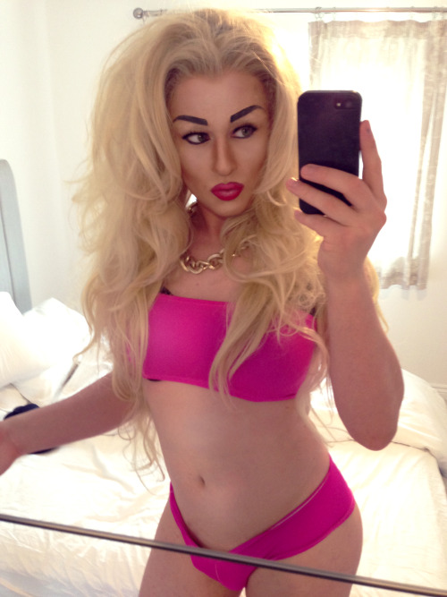 zarakane:  zarakane:  I think I may have been following too many bimbo blogs :P Definitely having an effect on my style haha I dont think anyones complaining though? :D   