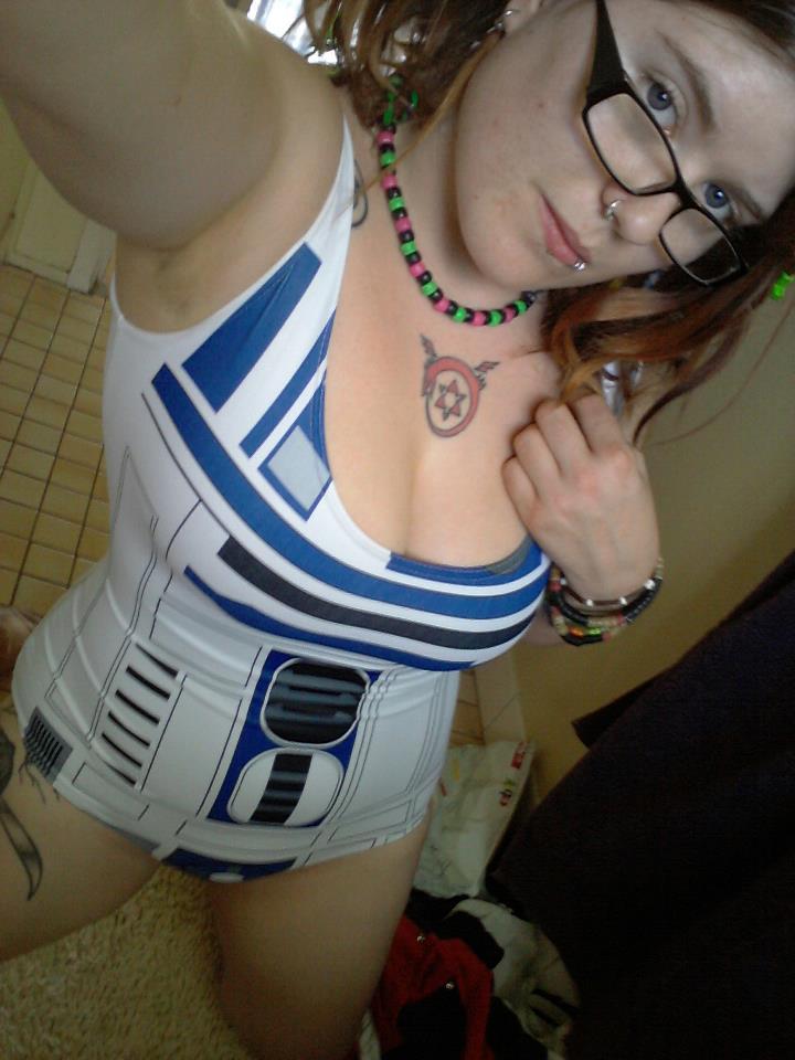 squeakharlequin255:  bleep bloop! ♡ a homunculous droid? 