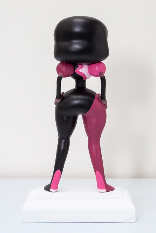 ladyjoyceley:  Garnet made by me Photographed by my father Super Sculpey Firm and Apoxie Sculpt over a wire armature. Primed and then painted with Acrylics.