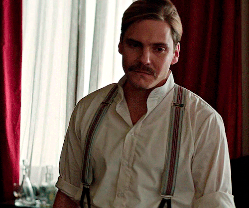 DANIEL BRHL As LUTZ HECK In THE ZOOKEEPERS WIFE (2017) Dir. Niki Caro