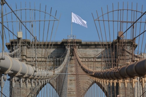 breakingnews: US flags mysteriously replaced by white flags on Brooklyn Bridge Gothamist: The A
