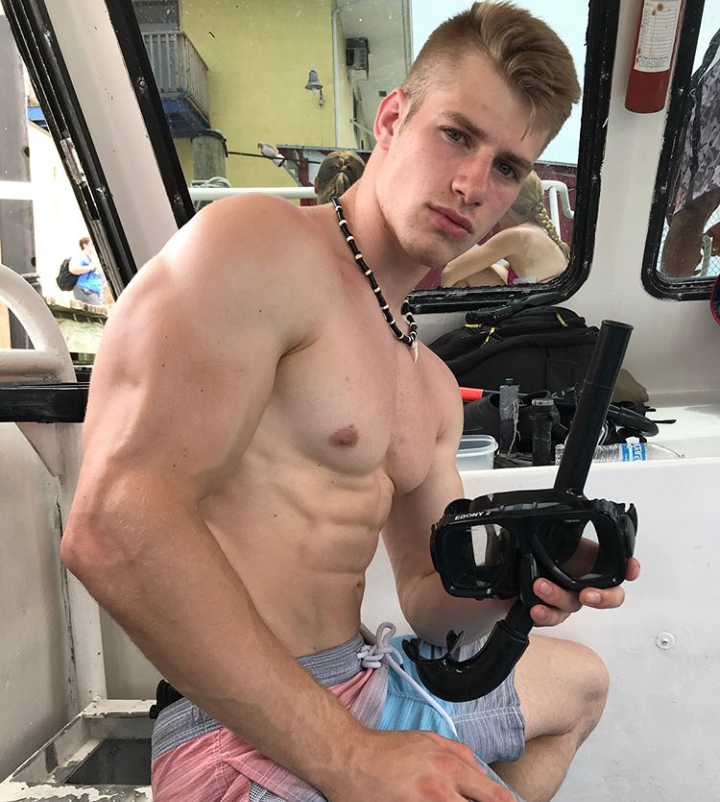 alphalosophy:Brain off. Tits out. Look hot. Serve cock. So simple even a jock boy