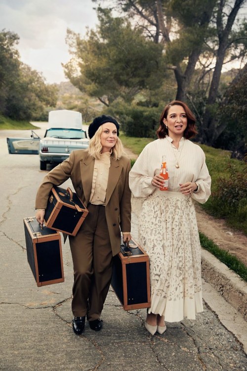 themaidofdishonor:Funny or Bust: Amy Poehler and Maya Rudolph Take Vanity Fair on the Ultimate Joyri