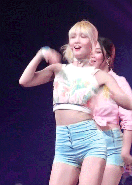 nayeoff:  [TWICE] 트와이스 Momo 직캠 - 토요일 밤에   유고걸 @ MCountdown for anon 