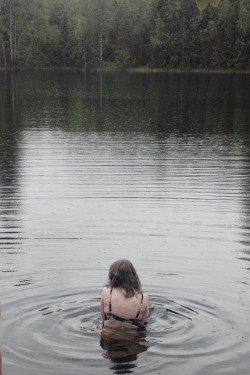 vainaja:  a photo series called “this water is cold as ice and i don’t want to swim”