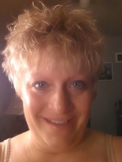 studly6907:  mature-woman-and-wifes-sharing:  Hi … my name is Brenda… I’m 46 … divorced 11 yrs now… I’m a mom ( a naughty one just ask my son…hehehe)…. I’m from south central Pennsylvania …. looking to play… hope I turn you on😘😘😘😘😘