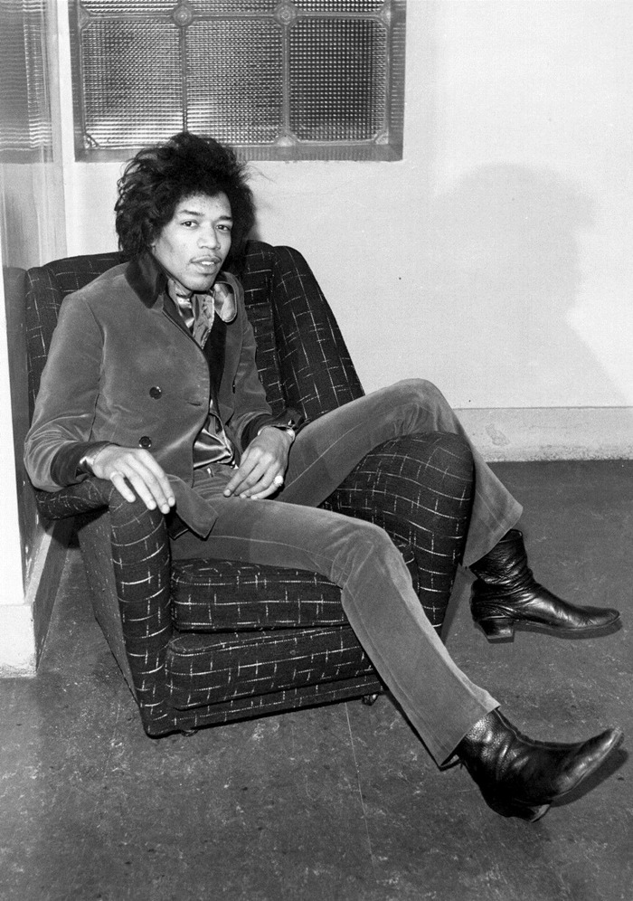 babeimgonnaleaveu:  Jimi Hendrix photographed by Petra Niemeier, 1967. 