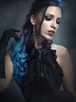 Gothicandamazing:    Model, Styl., Make-Up, Hair: Daedraphotographer: The Mad Hatter