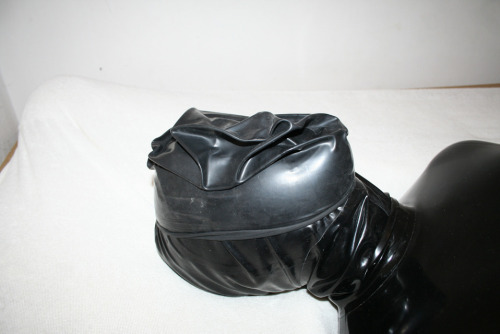 maskedwomen:  breathplay – Joujou (via Joujou’s Pics - FetLife)