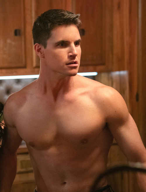 tinglingpeter:Robbie Amell as Max in The Babysitter: Killer Queen (2020)