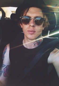 bringmethepiercedashby:  person: what do you want to be when you grow up? me: Alan Ashby’s fedora 