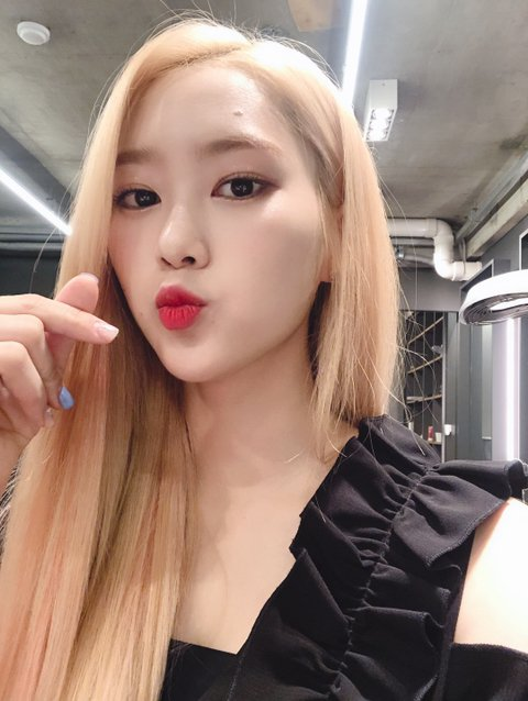 korean-dreams-girls:  JiHo (Oh My Girl) - Selcas  