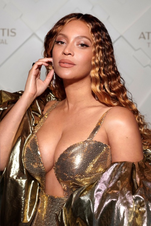 Porn Pics melaninexcellence:BEYONCÉ at Atlantis The