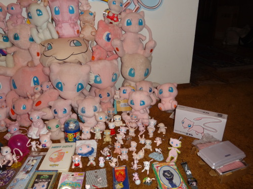 pacificpikachu:I decided to take my Mew collection down from its shelves for some crazy reason so I 