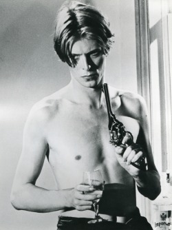 visual-paralipsis:  David Bowie in The Man
