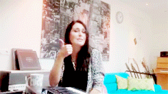 dieealive:  so cute speaking spanish ♥ 