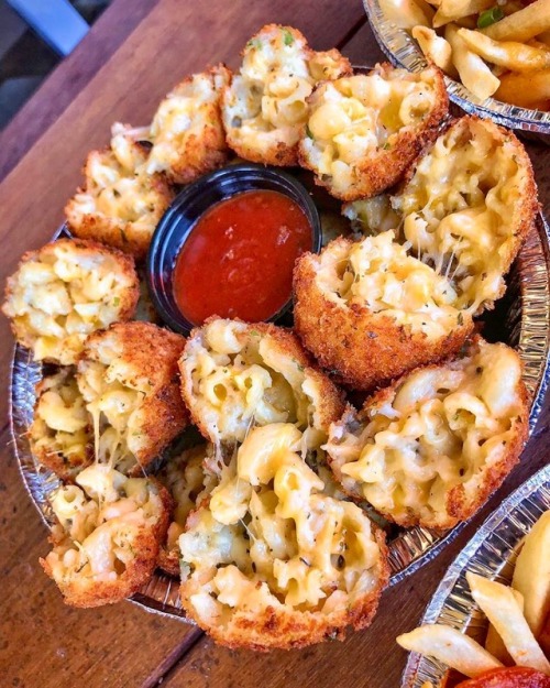 Elbows Mac N’ CheeseCerritos, CA Brea, CA Torrance, CACreditsFind the best foodie spots! #foodie