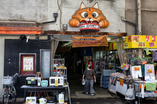 Amagasaki, a city between Osaka and Kobe, has some very lively shopping streets. This one, however, 