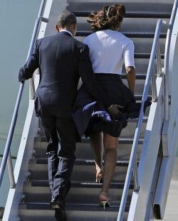 non-white-culture:lust4life80:President Obama saves Mrs. Obama from having a wardrobe malfunction. A true gentleman.that might be his explanation but we know what Brother Barack was doing