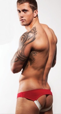 extra0rd1nary-belleza:  Dan Osborne Madness Part One http://extra0rd1nary-belleza.tumblr.com/ 