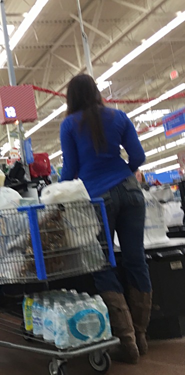 midwestcreepin:  MILF Slut!! Yummy!!