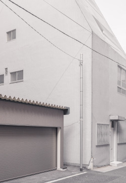 janvranovsky:  Net-covered house, Yushima,