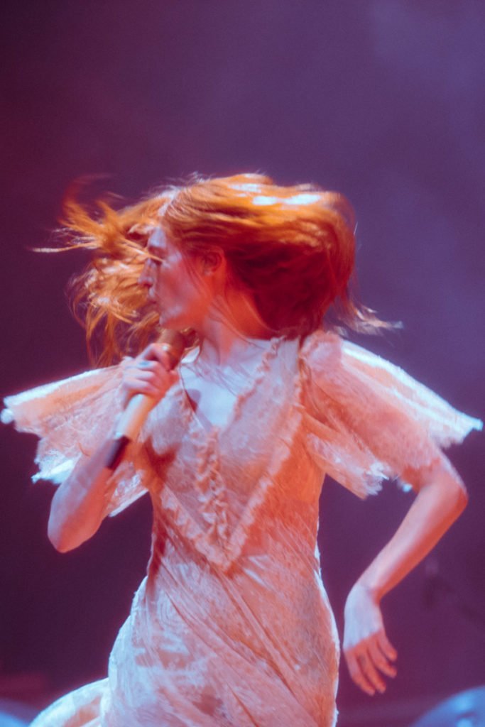fatmdaily:Florence Welch wore a Gucci custom V-neck lace dress with frilled sleeves