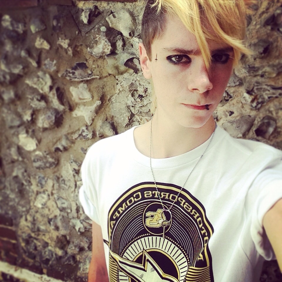 eagle-summers:  Six selfies to from 2014, its been a good year!   Be excellent to