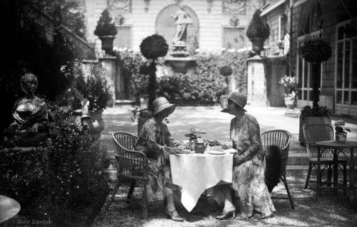 mimbeau: Tea at the Ritz Hotel Paris circa  1925 Boris Lipnitzki © Roger-Viollet