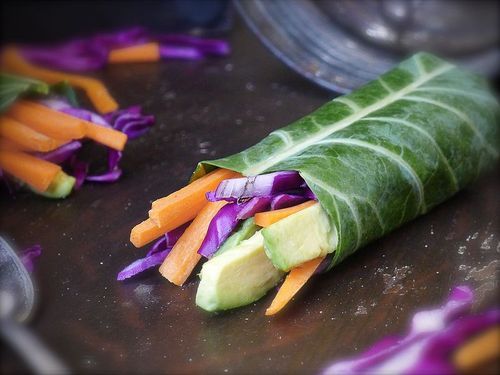 captain-foodfunk:  (Via: happyvibes-healthylives.tumblr.com) Collard Wraps with Spicy Asian Sauce