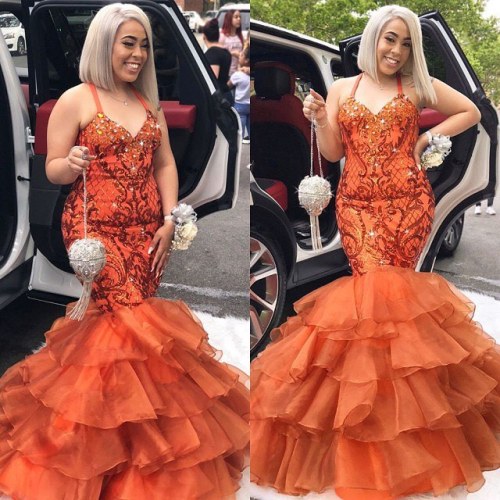 Living Coral&ndash;Color of year 2019. What about this #promdress Inspiration? #livingcoral #pro