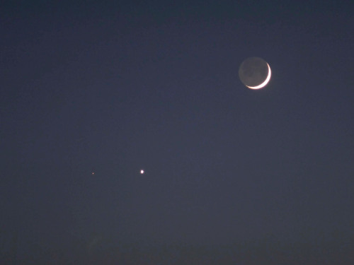 The Moon meets Venus and Mars.  12/July/2021