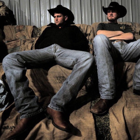newmexicobud: redneckbromance:    I wish I had a buddy   Country bromance.