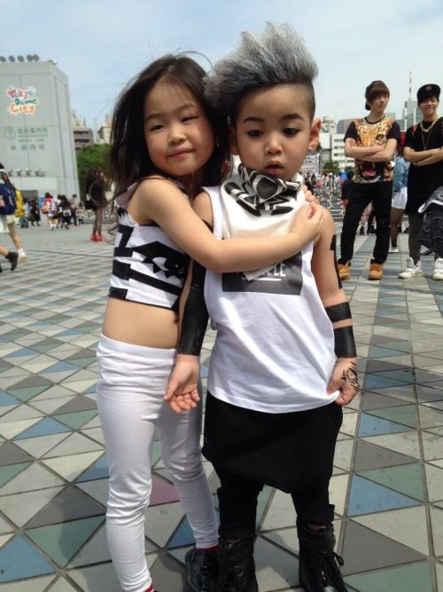 kimmyoppapls:  anhbphamm: CL YB cosplayers at the Japan YG Family Tour 2014  Awwww… 