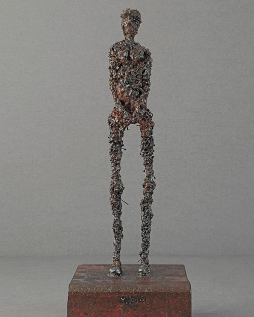 Figure Study.10 #figurestudy #woman #standing #rust #rusty #brown #sculpture #artist #sculptor #figu
