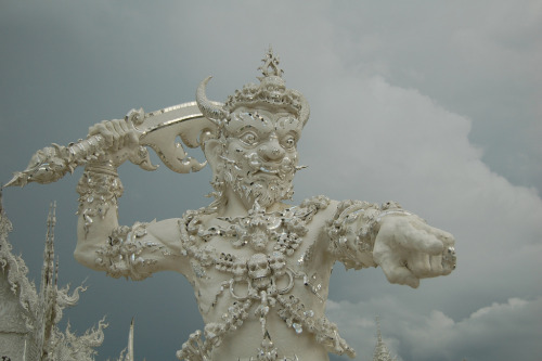  Wat Rong Khun ( White Temple ) is a contemporary unconventional Buddhist temple in Chiang Rai, Thailand. It was designed by Chalermchai Kositpipat in 1997. 