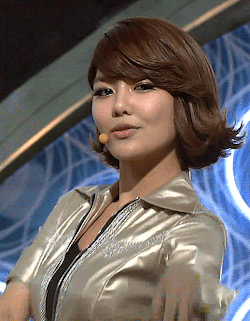 sooyyoung:    Sooyoung in Performances // 101031 Hoot 