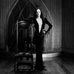 saewhen:  Grown Up Wednesday Addams movie. This would be SO GOOD. Just Sayin’. 