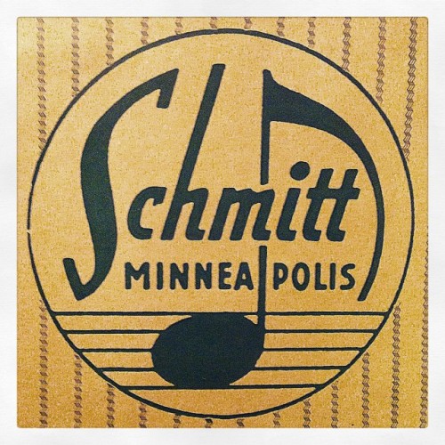 Schmitt #logo #design #typography #lettering #junktype #foundtype #badgehunting
