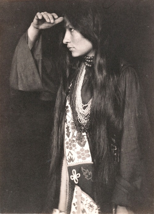 girlhuman94:GREAT FIRST NATIONS PEOPLE OF HISTORY:Zitkala-Sa Zitkala-Ša (1876–1938) (Dakota: pronoun