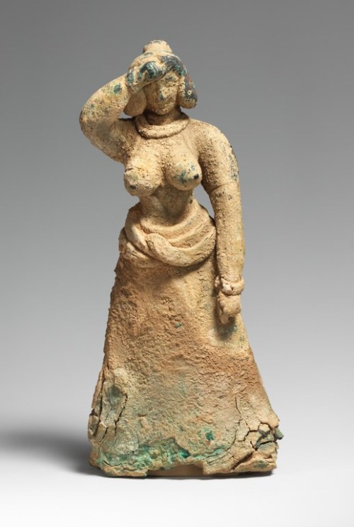 centuriespast:Female FigurineMedium:BronzeDimensions:H. 14.1 cm; W. 6.2 cm; D. 4.1 cmContext:CreteDa