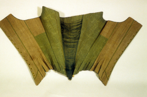 costumehistory: beggars-opera: 18th century green! I think I’m going to make a whole series of