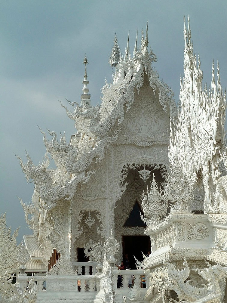 madeleineengland:  Wat Rong Khun, better known to foreigners as the White Temple,