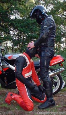 rubbvigo:  satansub:  Mmmmmm!  Biker sex!  Ohhhhhhhhh yeahhhhhhhh  The boys just having fun