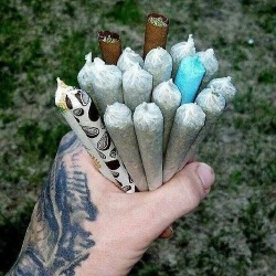 sighchotic:  hasankaptan:  Too many joints?