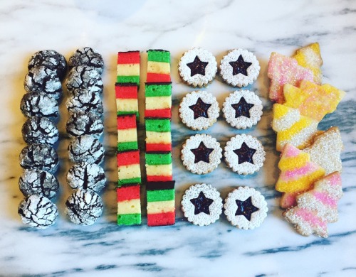 I think #santa 🎅🏼had a fine assortment of homemade #cookies to choose from last night! #christmascookies #chocolatecrackles #rainbowcookies #linzercookies #sugarcookies 🎄#merrychristmas #justinedkitchen