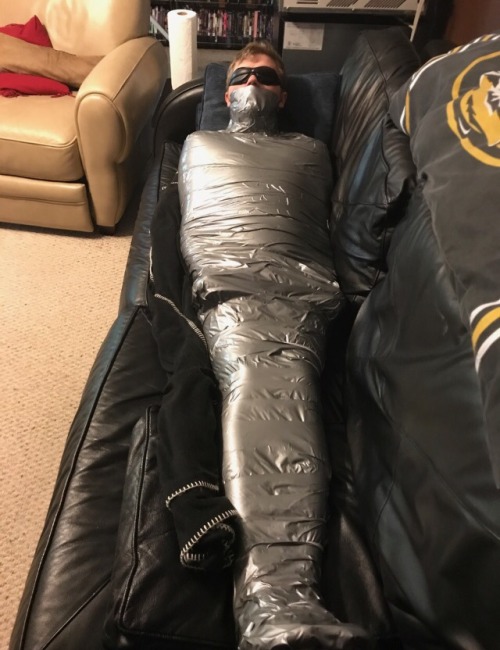 https://lovetapebondage.tumblr.com/post/163524303321