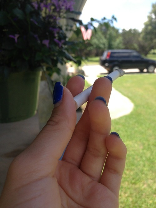 Nice hold cigarete