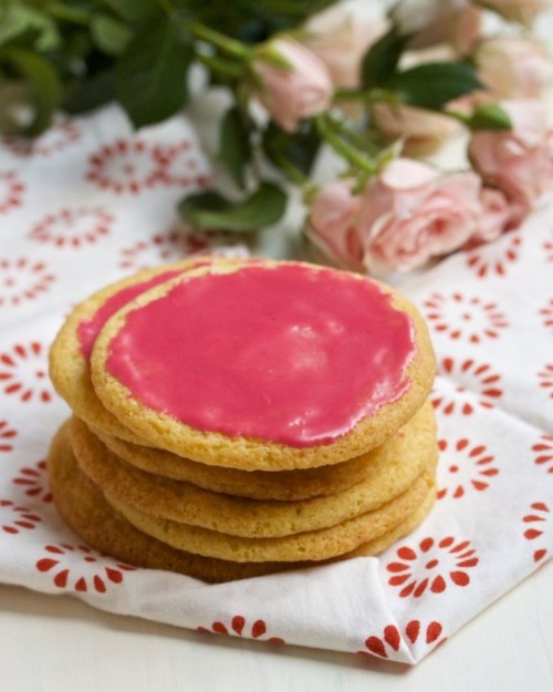 foodffs - Giant Lemon Valentine Cookies with Cherry...