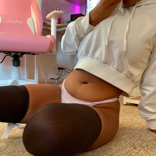 babyhunnibun:  ~toy play~ 10 mins. - ผ.99my first premade video!! 💖watch me rub my pussy, use my vibrator and fuck myself good w my big pink dildo!! i even end up fucking myself and using my vibrator at the same time 😮 this vid includes many different